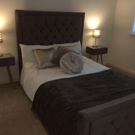 2 Bedroom Luxury Flat In Quiet Village Of Bishopton 毕晓普顿 外观 照片