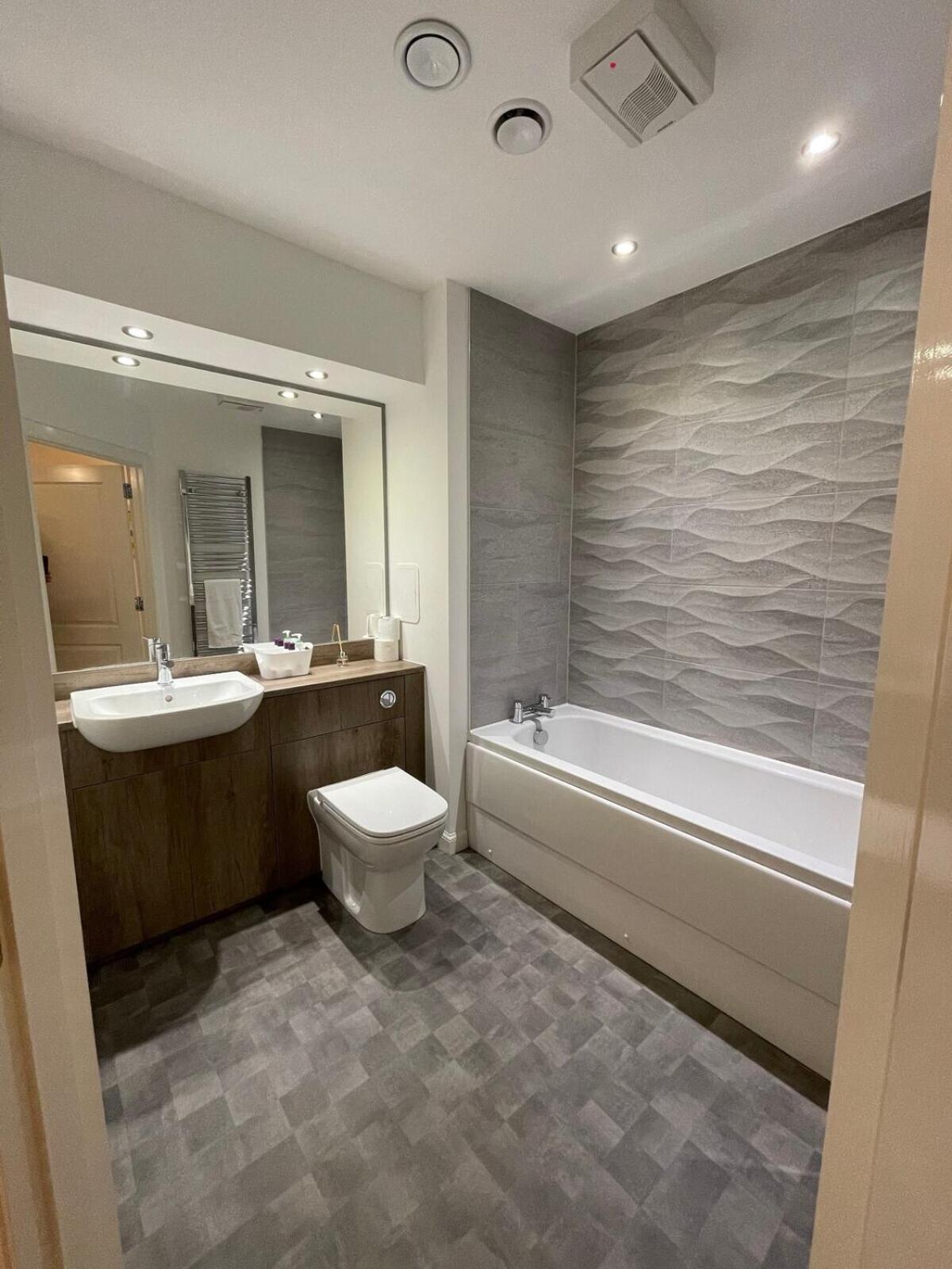 2 Bedroom Luxury Flat In Quiet Village Of Bishopton 毕晓普顿 外观 照片